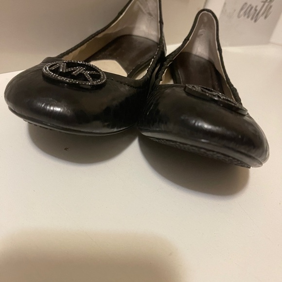 Michael Kors Fulton Black Quilted
Leather Ballet Flat Shoes Silver MK.brand new - Picture 15 of 16